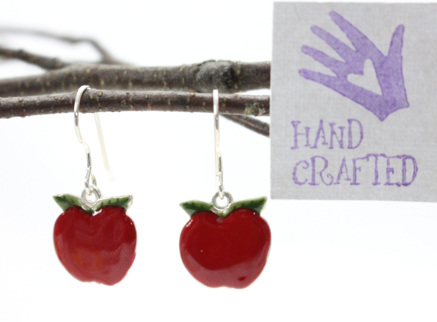 Apple Obst Sterling Silber Ohrhänger. Von Hand Emailliert Reif, Rot Mit Grünen Blättern. A + Lehrer-Geschenk Apple Obst Sterling Silber Ohrhänger. Von Hand Emailliert Reif, Rot Mit Grünen Blättern. A + Lehrer-Geschenk von VioletandVirtue