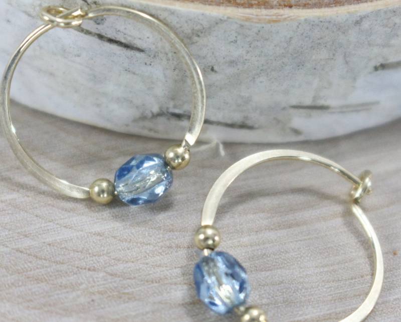 Gold Filled Creolen Hellblau Facettierte Glasperle Klassisch 5/8"Endlos Rund Handgefertigt von VioletandVirtue