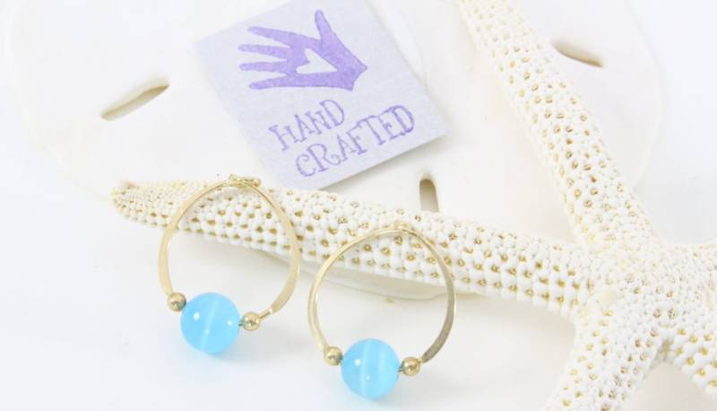 Gold Gefüllt Creolen Ohrringe Blau Glaskatzen Auge Perle Endlose Runden Handgefertigt von VioletandVirtue