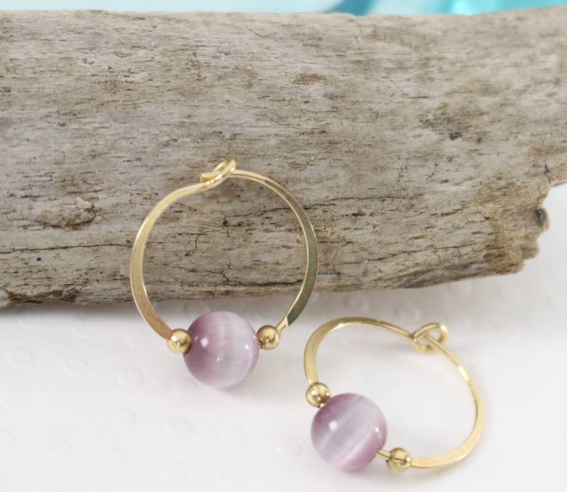 Gold Gefüllt Creolen Ohrringe Lila Glaskatzen Auge Perle Endlose Runden Handgefertigt Gold Gefüllt Creolen Ohrringe Lila Glaskatzen Auge Perle Endlose Runden Handgefertigt von VioletandVirtue