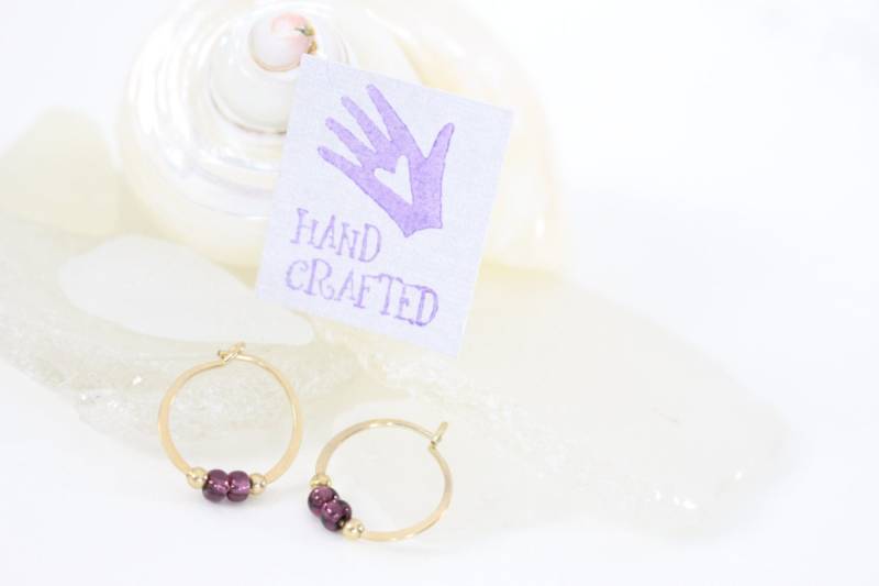 Gold Gefüllt Creolen Ohrringe Zwei Kleine Lila Perle Endlos Runde Handgefertigt Gold Gefüllt Creolen Ohrringe Zwei Kleine Lila Perle Endlos Runde Handgefertigt von VioletandVirtue