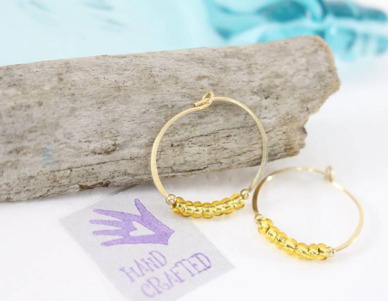 Gold Gefüllt Creolen Samenkorn Ohrringe Gelb Glas Endlose Runden Handgefertigt Gold Gefüllt Creolen Samenkorn Ohrringe Gelb Glas Endlose Runden Handgefertigt von VioletandVirtue