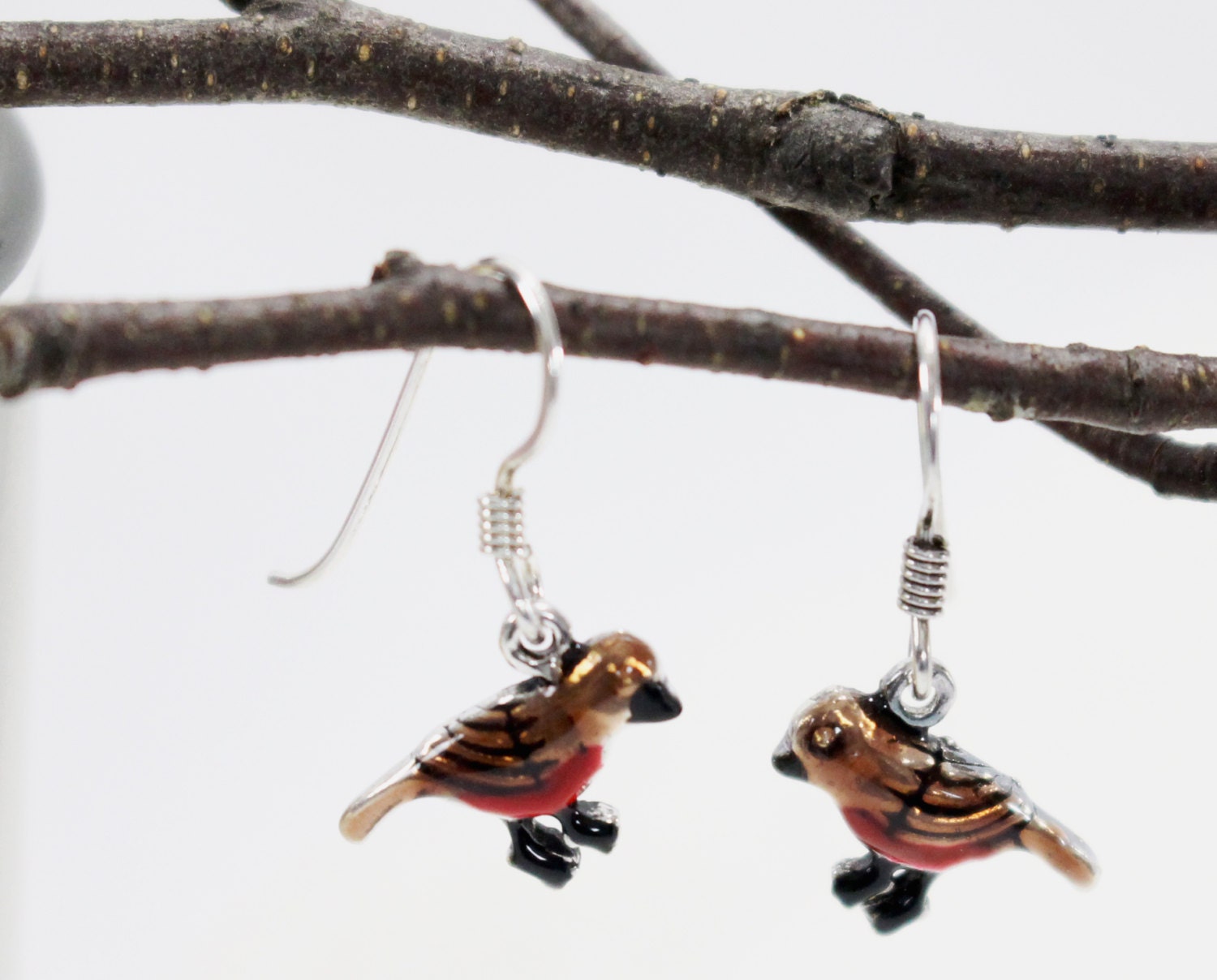 Robin Rote Brust Vogel Baumeln Ohrringe. Von Hand Bemalt, Handgefertigte Sterling Silber Ohrhaken. Natur, Garten Design Inspiriert Robin Rote Brust Vogel Baumeln Ohrringe. Von Hand Bemalt, Handgefertigte Sterling Silber Ohrhaken. Natur, Garten Design Inspiriert von VioletandVirtue