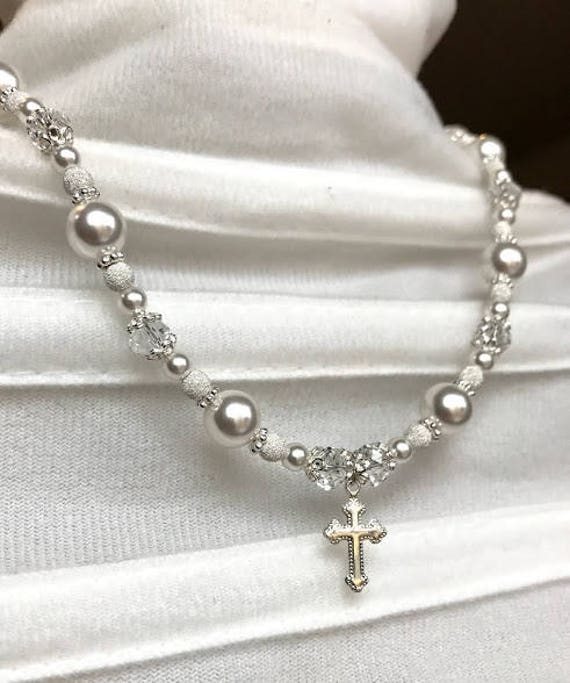 Kommunion Schmuck-Erste Kette-Sparkly Schmuck-Konfirmation Geschenk-Weiße Perlenkette-Perlenkette Mit Kreuz Kommunion Schmuck-Erste Kette-Sparkly Schmuck-Konfirmation Geschenk-Weiße Perlenkette-Perlenkette Mit Kreuz von VioletsAndVows