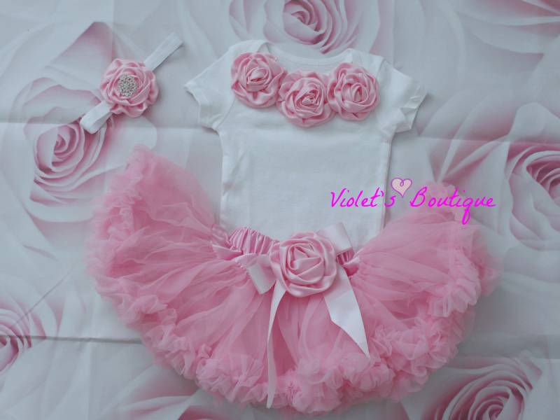 Rosa Baby Tütü Outfit Neugeborener Pettirock, Rosette Blume von VioletsBoutiqueGoods