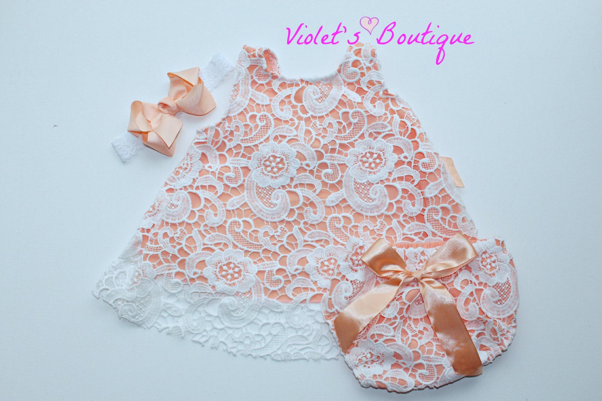 Weiches Pfirsich-Outfit ....baby-Spitzen-Outfit von VioletsBoutiqueGoods