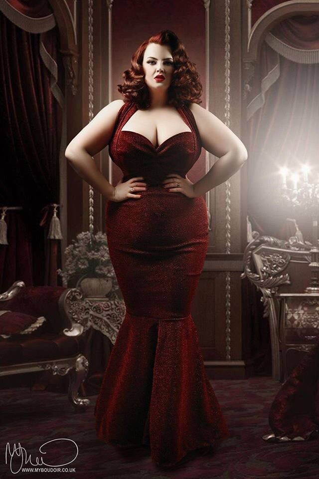 Göttliche Plus Size Göttliche Plus Size von VioletsinMay1945