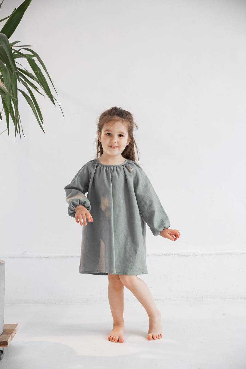 Kleinkind Leinenkleid, Frühlingskleid, Lange Ärmel Kleid Mit Knöpfen Zurück, Mädchen Urlaub Kleid, Stilvolle Kleidung Kinder, Weiches von ViraApparel