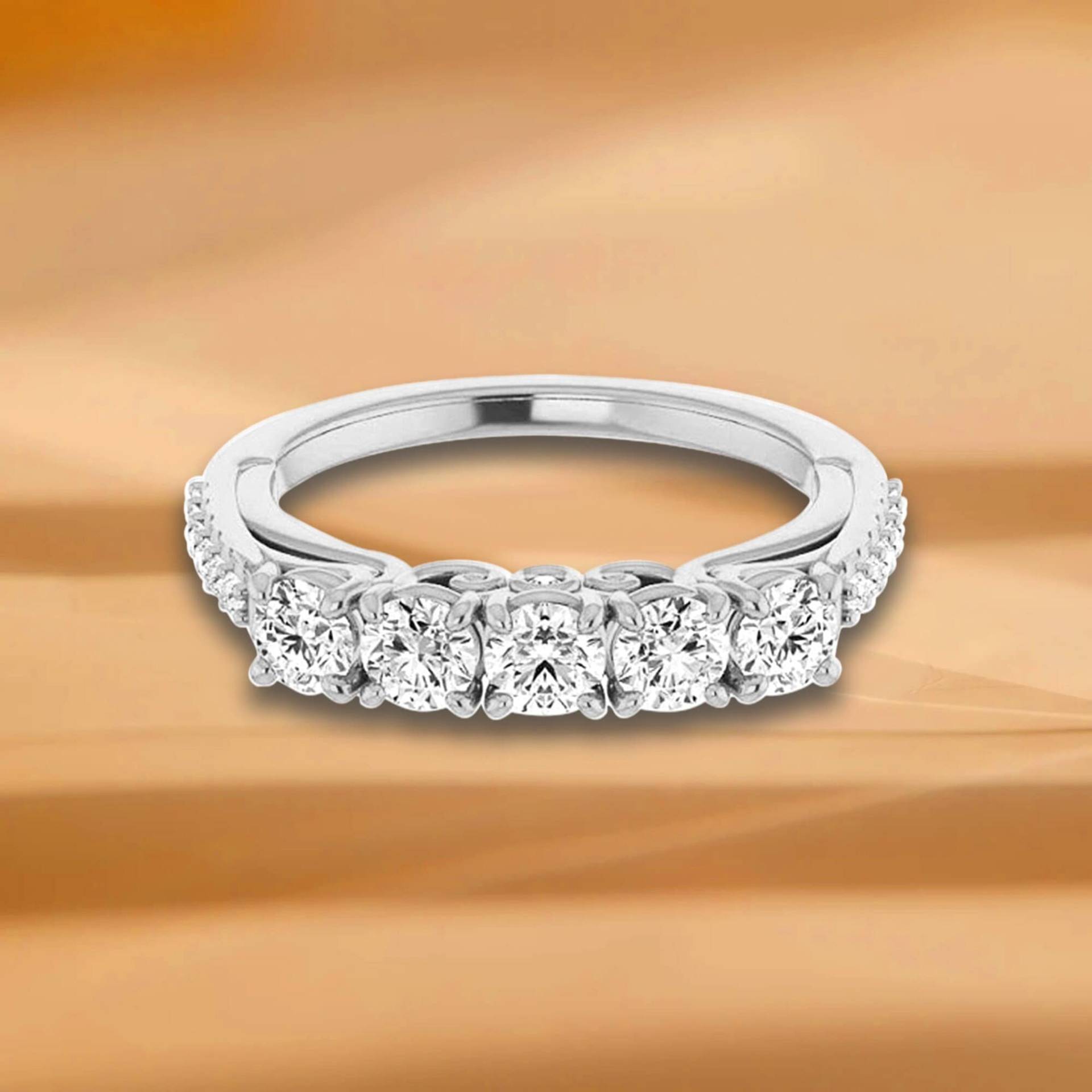 0, 37 Ct. Rundschliff Diamant, Filigraner Akzent Ehering - 14K/18K Weiß, Gelb, Rosegold Und Platin 950, Natürliche Diamanten Jubiläumsring von VirabyaniFineJewelry