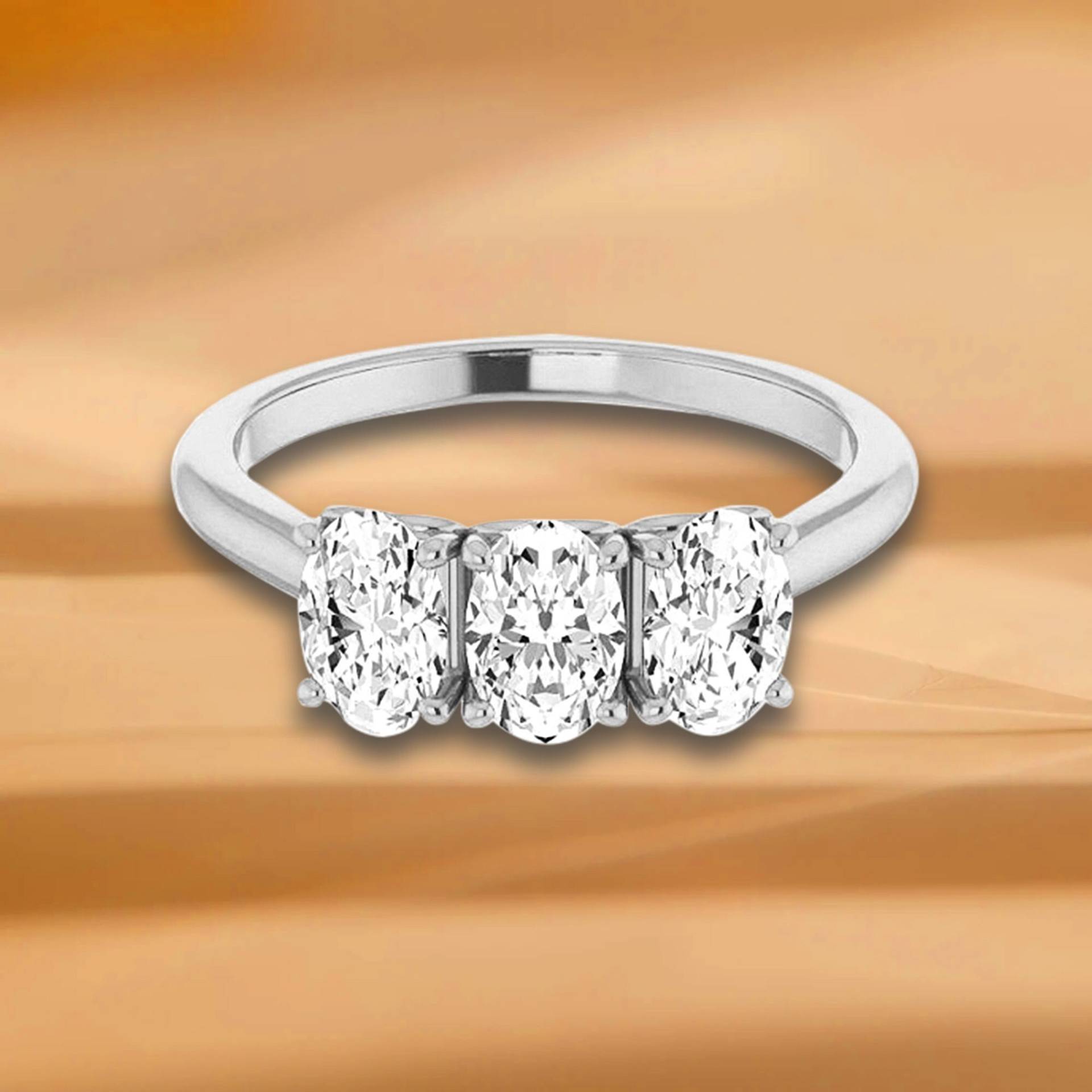 0, 63 Ct. Oval Cut Diamant 3 Stein Ehering - 14K/18K Weiß, Gelb, Rose Gold Und Platin 950, Natürliche Diamanten Jubiläumsring von VirabyaniFineJewelry