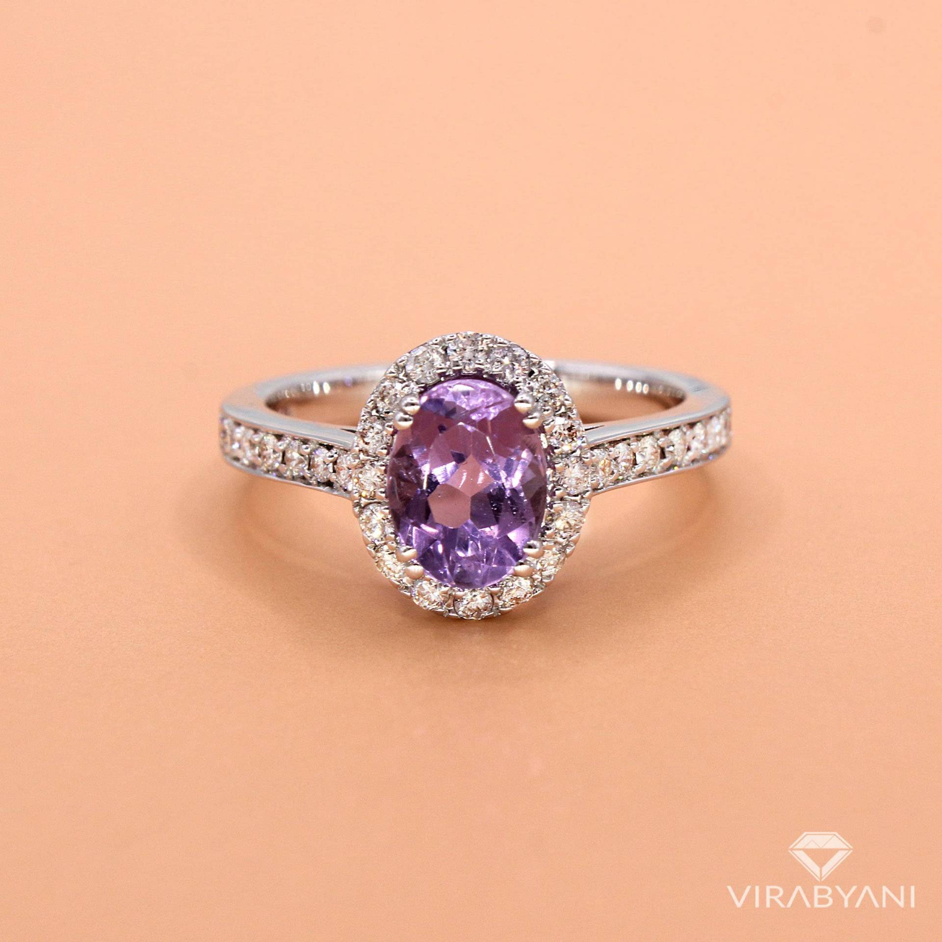 Sale - 1.21 Ct. Natürlicher Amethyst Oval Halo Ring Aus 14K Weißgold Mit 0, 42 Ctw Diamanten. Doppel Zacken Design von VirabyaniFineJewelry