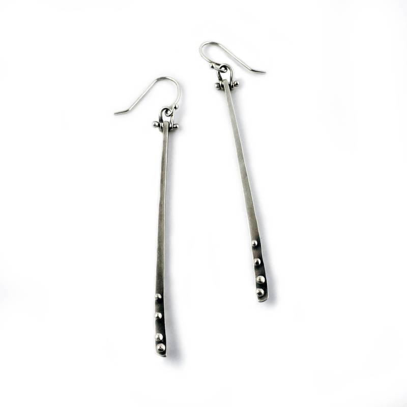 Handgeschmiedete Lineare Tropfenohrringe Aus 925Er Silber von VirginiaStevensDsgns