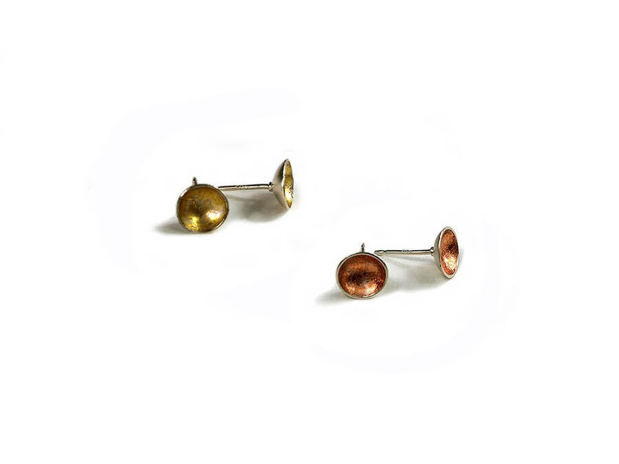 Kleine Ohrstecker Aus Sterlingsilber Mit Goldenen Oder Kupfernen Blättern von VirginiaStevensDsgns