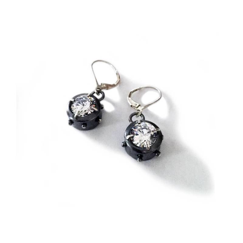 "Ohrringe Aus Sterlingsilber Mit Einem "Hematit" Finish Und Cubic Zirkonias." von VirginiaStevensDsgns