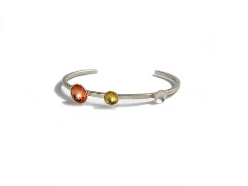 Zartes Manschetten-Armband Aus Sterlingsilber Mit 3 "Cups" Und Gold - Kupferblatt" Zartes Manschetten-Armband Aus Sterlingsilber Mit 3 "Cups" Und Gold - Kupferblatt" von VirginiaStevensDsgns