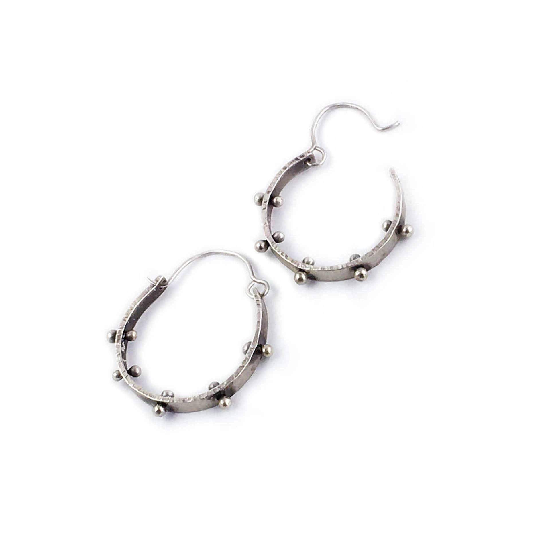 sterling Silber Runde Vorgefertigte Creolen Mit Heat Rivet Details von VirginiaStevensDsgns