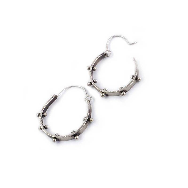 sterling Silber Runde Vorgefertigte Creolen Mit Heat Rivet Details von VirginiaStevensDsgns