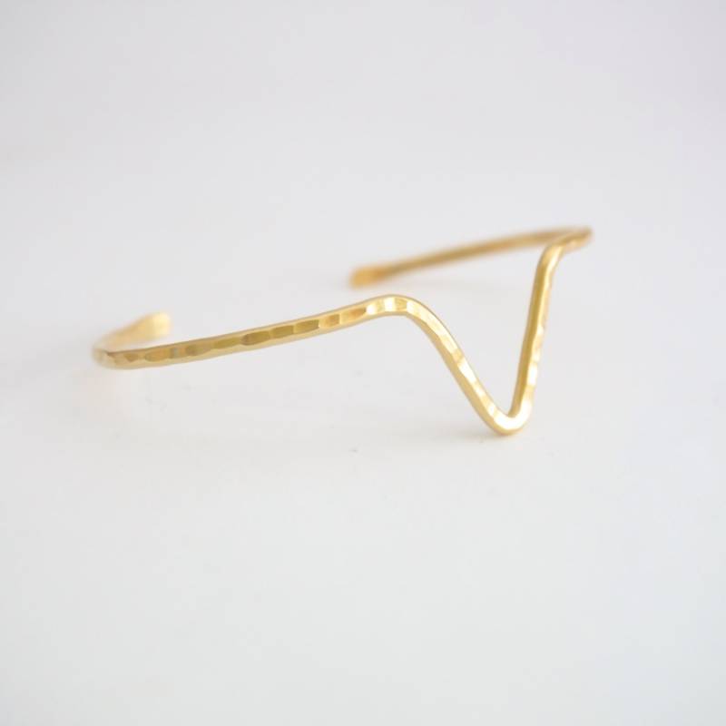 Gehämmert V-Manschette Armreif Aus Messing Dünne Bogen Einfache Moderne, Chevron Cuff 0171 von VirginiaWynne