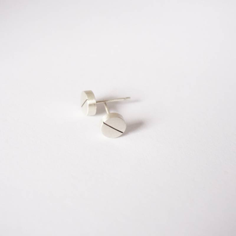 Sterling Silber Flachkopf Ohrstecker, Schwarze Linie Runde Ohrstecker Streifen Kreis Ohrringe Mit Schwarzen Linien 0179 von VirginiaWynne