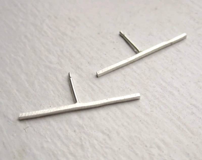 Sterling Silber Linie Bar Ohrstecker | Kleine T Ohrringe Schlanke Klammer 925 Silver Line Studs 0203 von VirginiaWynne