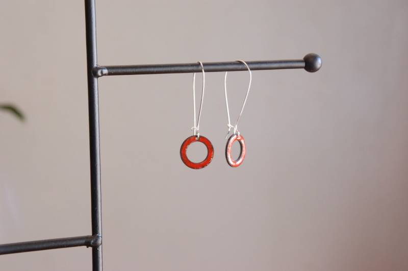 Rot Emailliert Circle Earrings Rot Emailliert Circle Earrings von VirgoRisingMetal