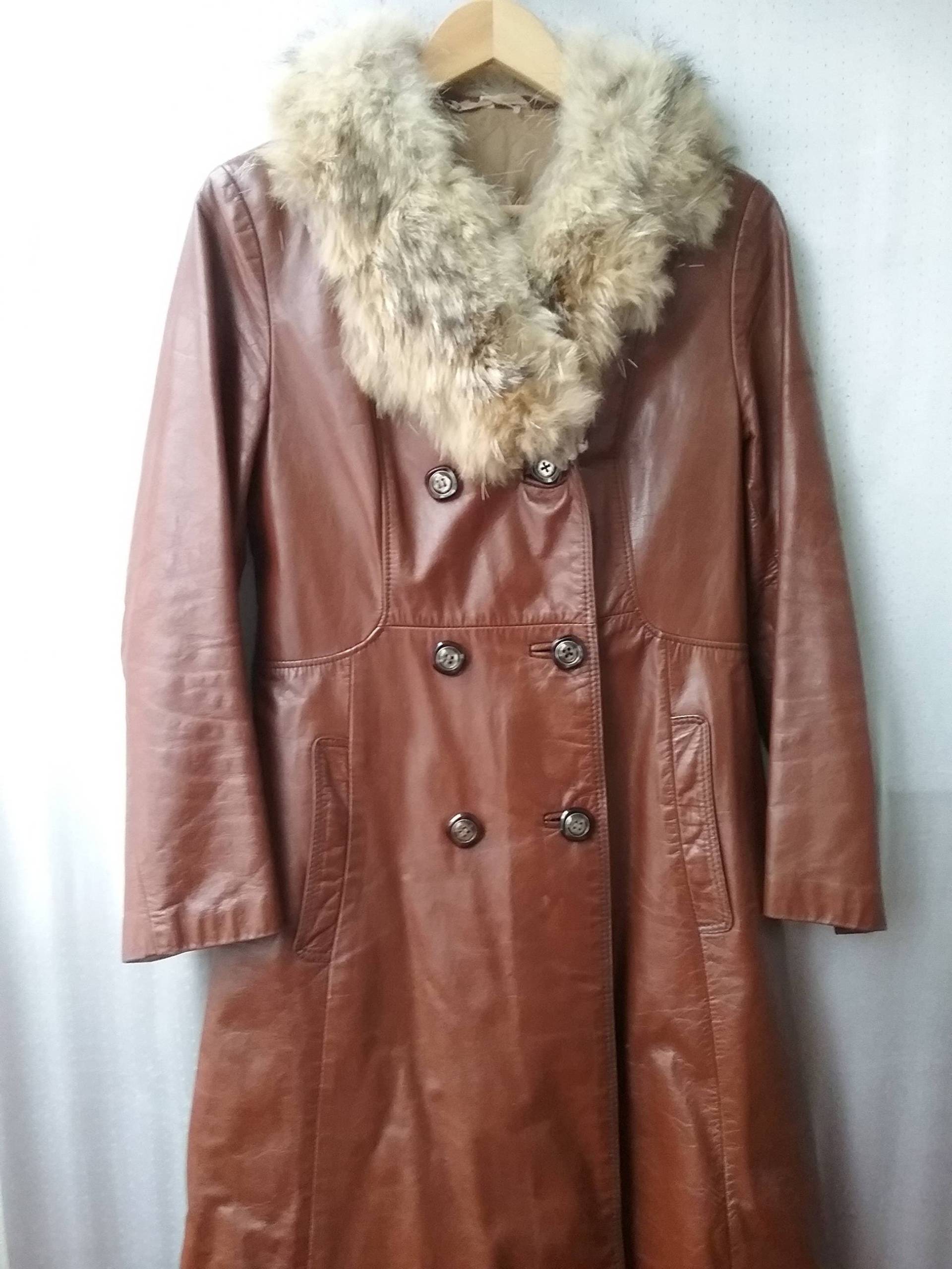 70Er Jahre Ledermantel Retro Pelzkragen Echtleder Trenchcoat Größe M Medium Leder Braun Pelzkragenbesatz Damen 38-40 70Er Jahre Ledermantel Retro Pelzkragen Echtleder Trenchcoat Größe M Medium Leder Braun Pelzkragenbesatz Damen 38-40 von VirtageVintage