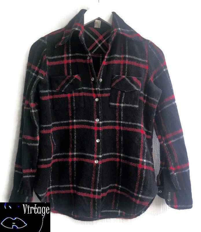 70Er Shirt Kariert Druckknopf Size 38 von VirtageVintage