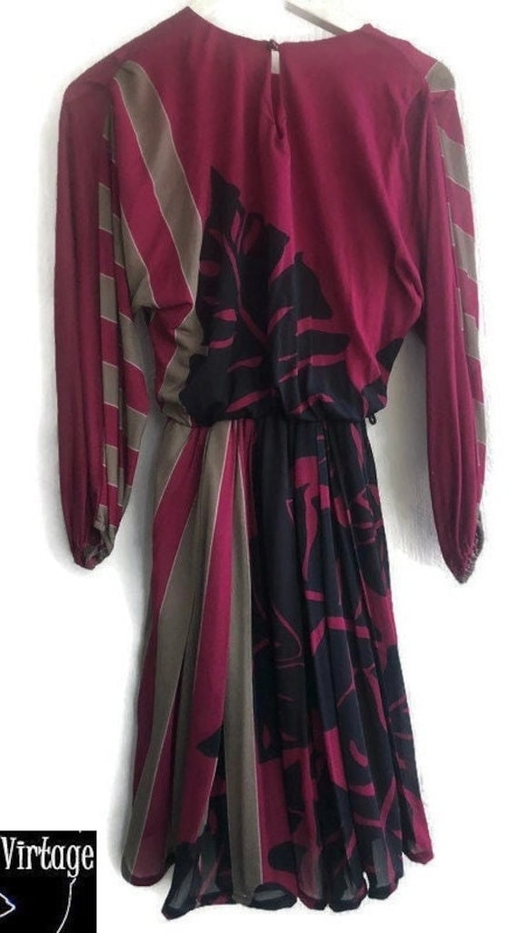 80Er 90Er Kleid Fogh Hjuler Rot Beige Gestreift Grafisch Gemustert Cropped Taillenkleid Gr. S von VirtageVintage