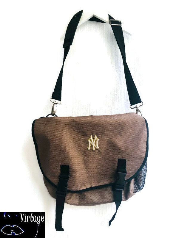 90Er Messenger Bag Ny Baseball Beige Kleine Schultertasche von VirtageVintage