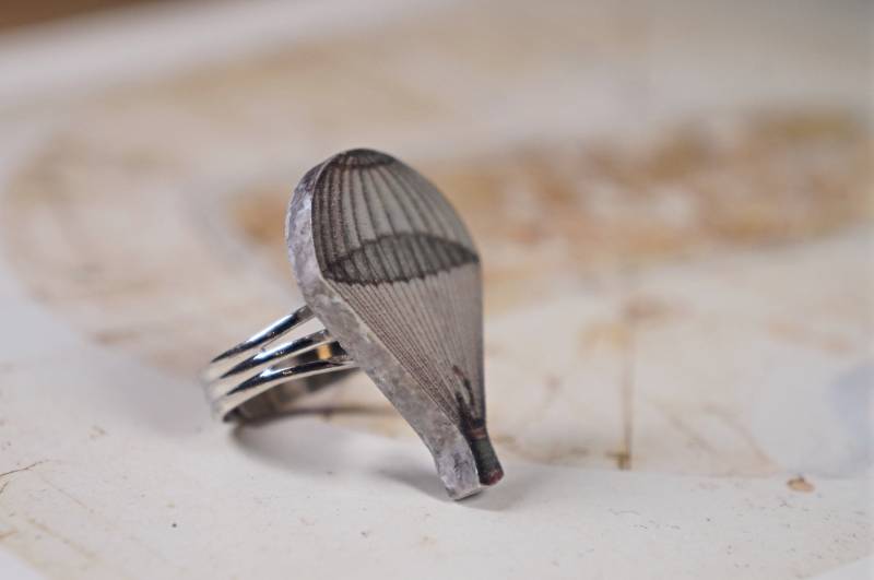 Fallschirm Ring Steampunk Viktorianisch Schmuck Heißluftballon Vintage Illustration Montgolfier Fallschirm Ring Steampunk Viktorianisch Schmuck Heißluftballon Vintage Illustration Montgolfier von VirtusFormae