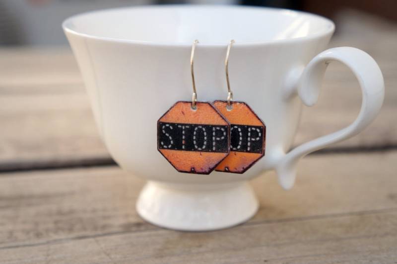 Stop Ohrringe, Baumeln Neue Fahrer Geschenk, Straßenschild, Tropfen Silber Transport, Rustikale Schmuck Stop Ohrringe, Baumeln Neue Fahrer Geschenk, Straßenschild, Tropfen Silber Transport, Rustikale Schmuck von VirtusFormae