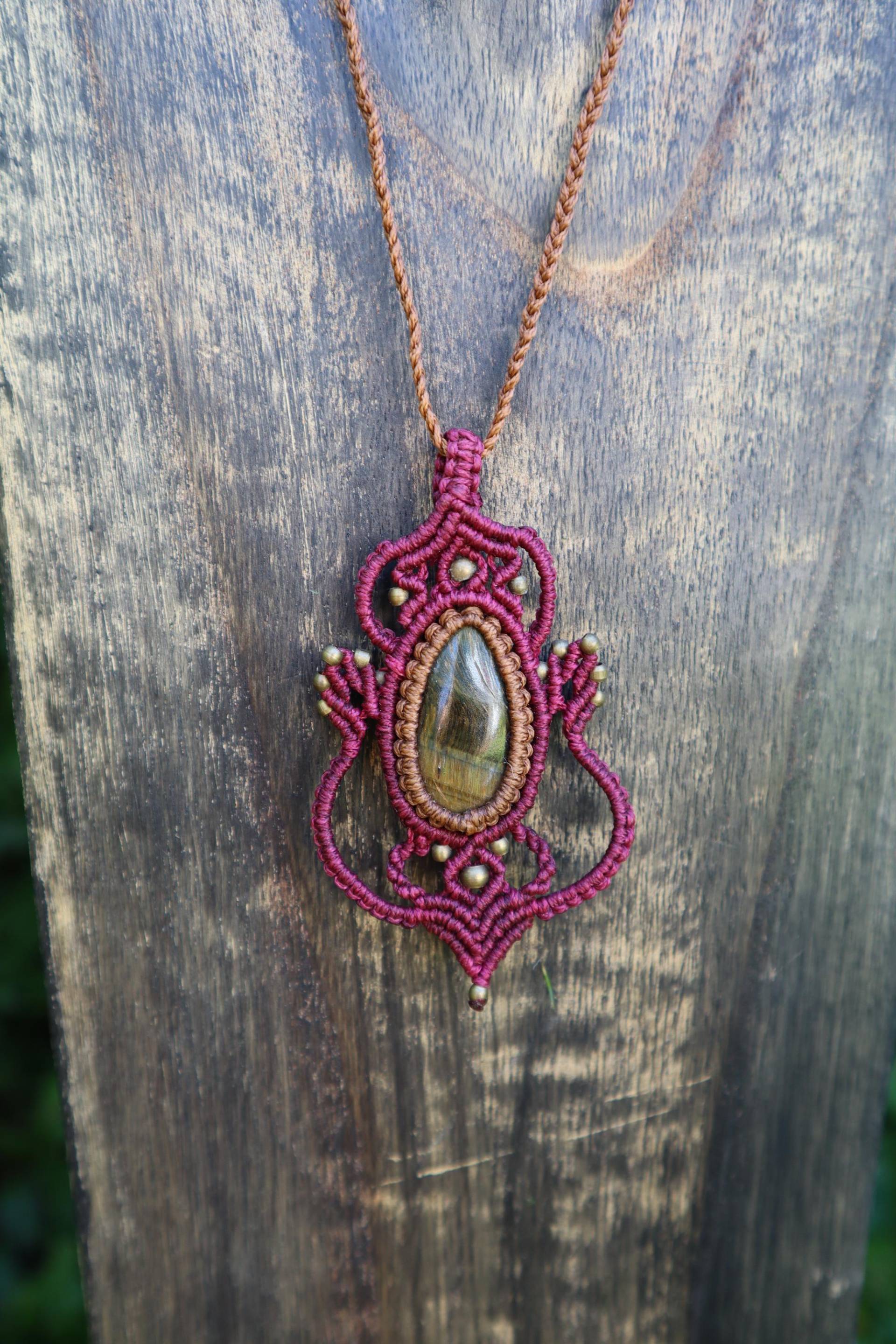 Bordeauxfarbenes Amulett Mit Tigerauge, Elfenkette, Macrame Kette, Heilstein, Hippie, Chakra, Elfen, Psy, Geschenk von Vishaad143