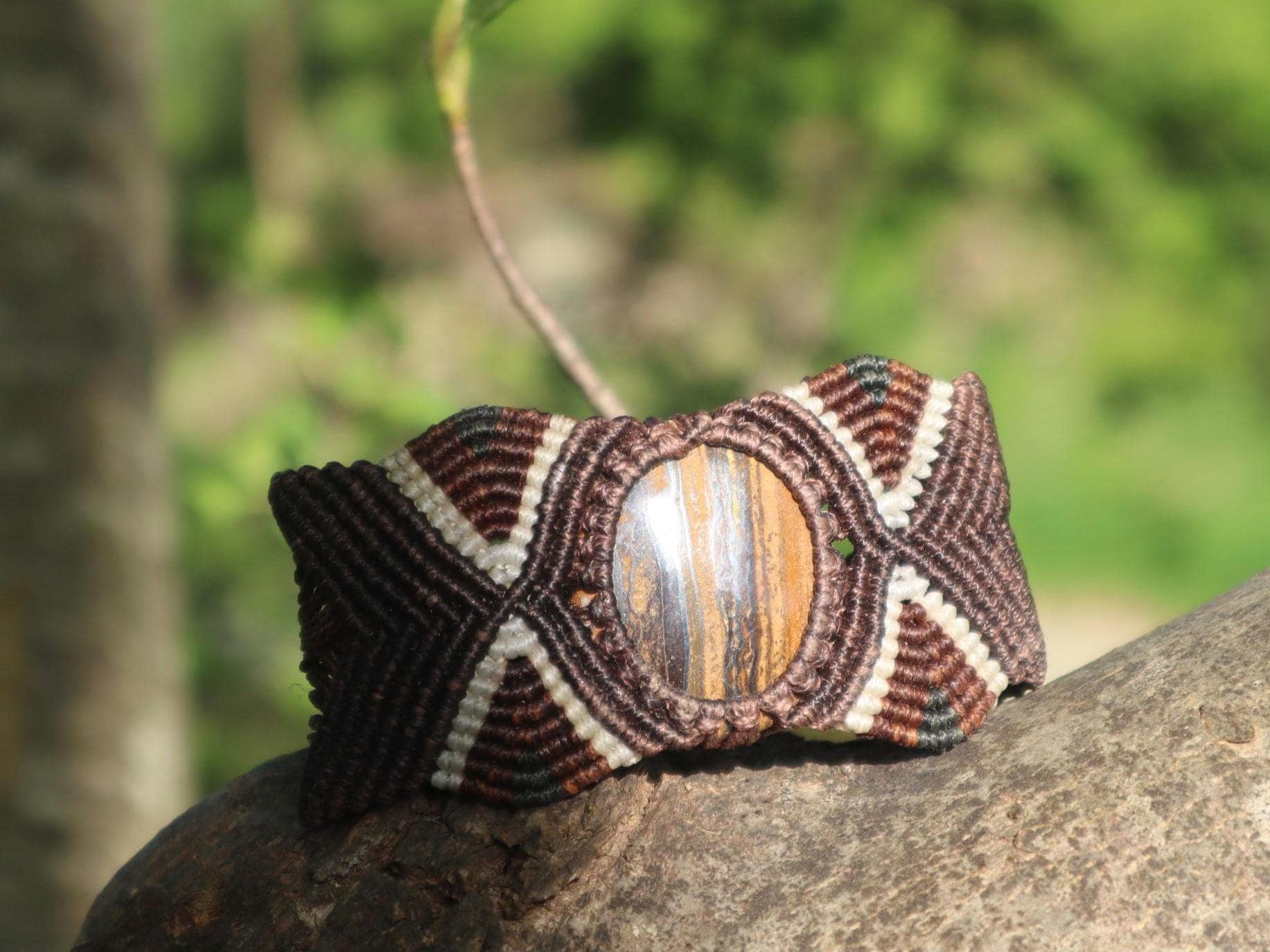 Braunes Macramearmband Mit Eisen Tigerauge, Makramearmband, Zauber, Goa , Boheme, Unisex von Vishaad143