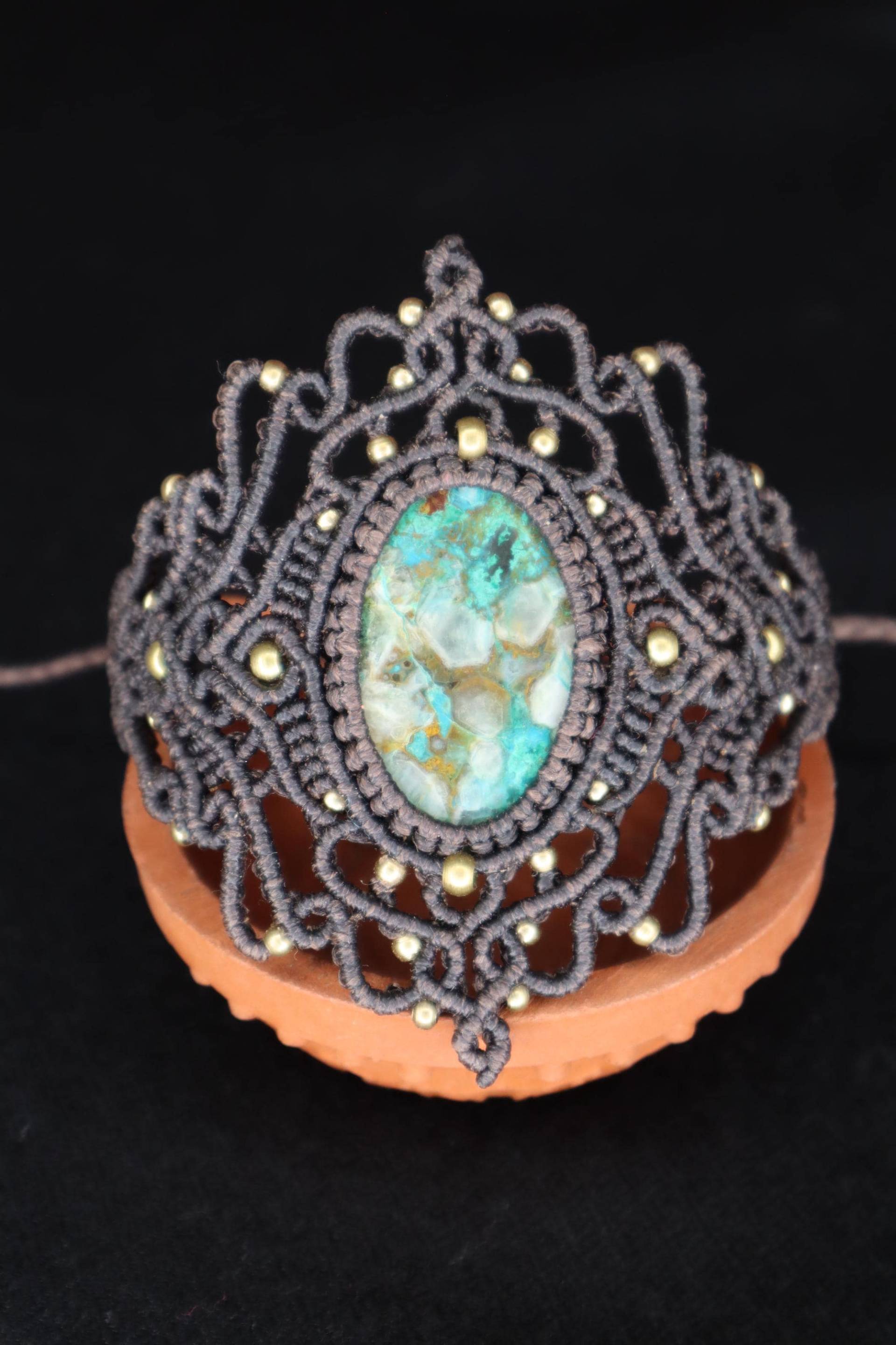 Braunes Macramee Armband Mit Chrysocoll, Vintage, Hippie, Boheme, Elfen Schmuck von Vishaad143