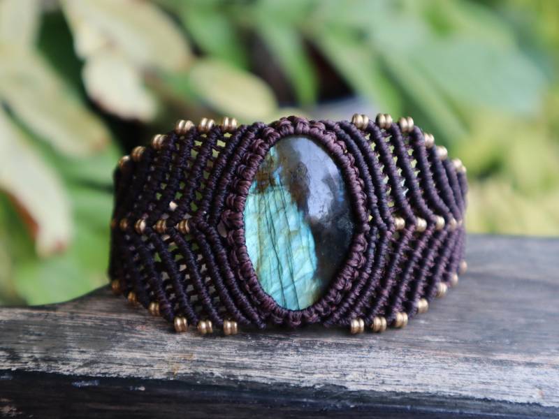 Braunes Macrameearmband Mit Eingefasstem Labradorit Und Messingperlen, Macrame, Makramearmband, Feenarmband, Superschön von Vishaad143