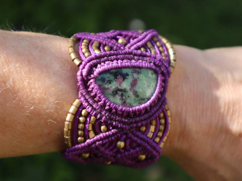 Lila Armband Aus Handgeknüpftem Macramee Mit Rubinzoisite, Chakra, Zauber, Goa , Boheme, Elfen von Vishaad143