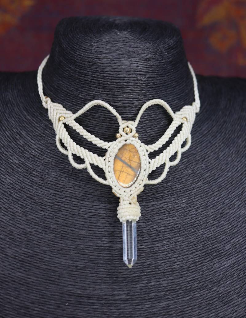 Macrame Amulett Mit Labradorit Und Bergkristall, Schwarz Braun, Kette, Chakren, Wicca, Elfen, Feenschmuck, Anhänger Halskette von Vishaad143