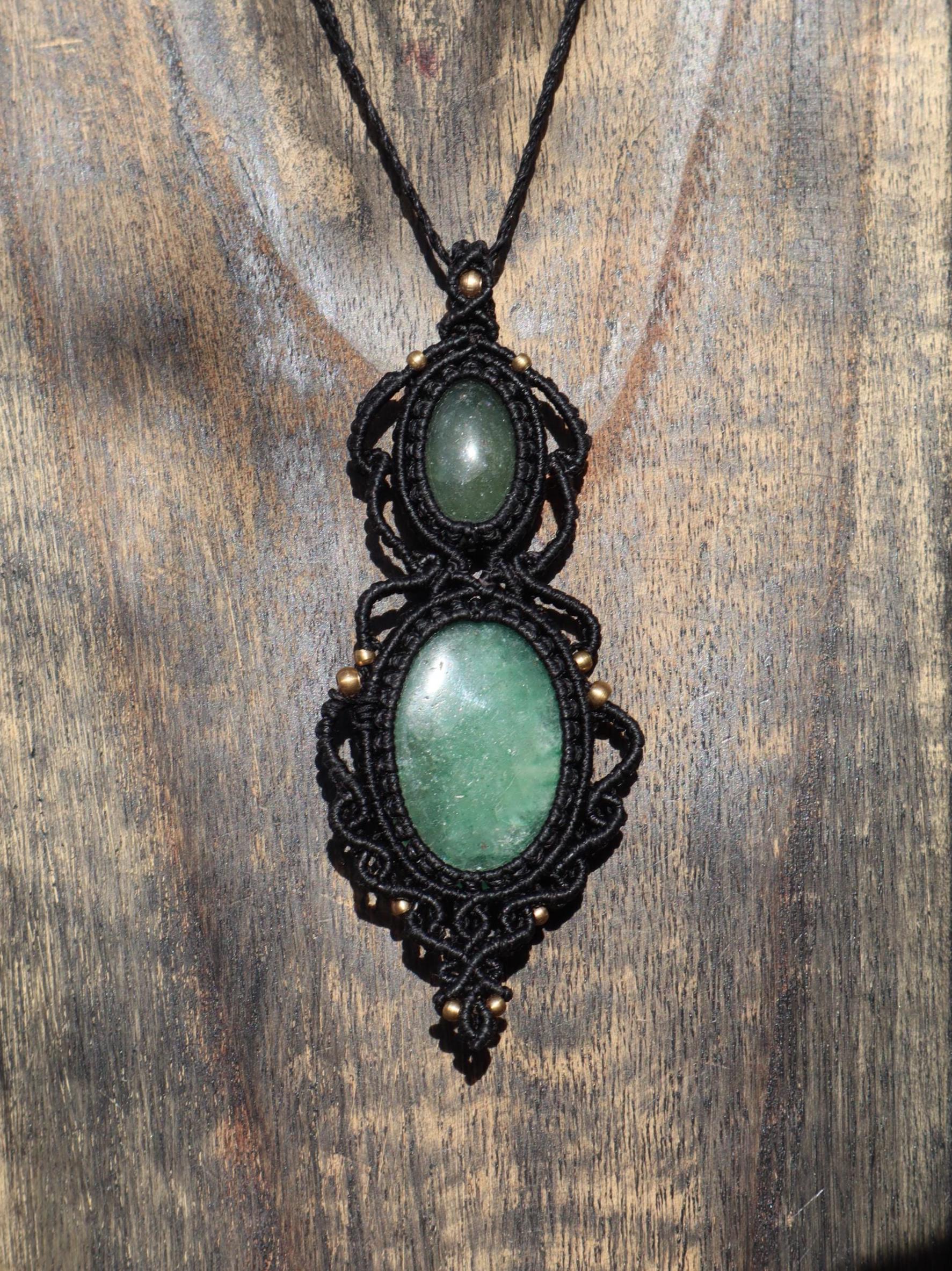 Macramee Amulett Mit Erdbeerquarz, Schwarz, Halskette, Hippie, Boho, Chakra, Wicca, Elfen Schmuck, Unisex von Vishaad143