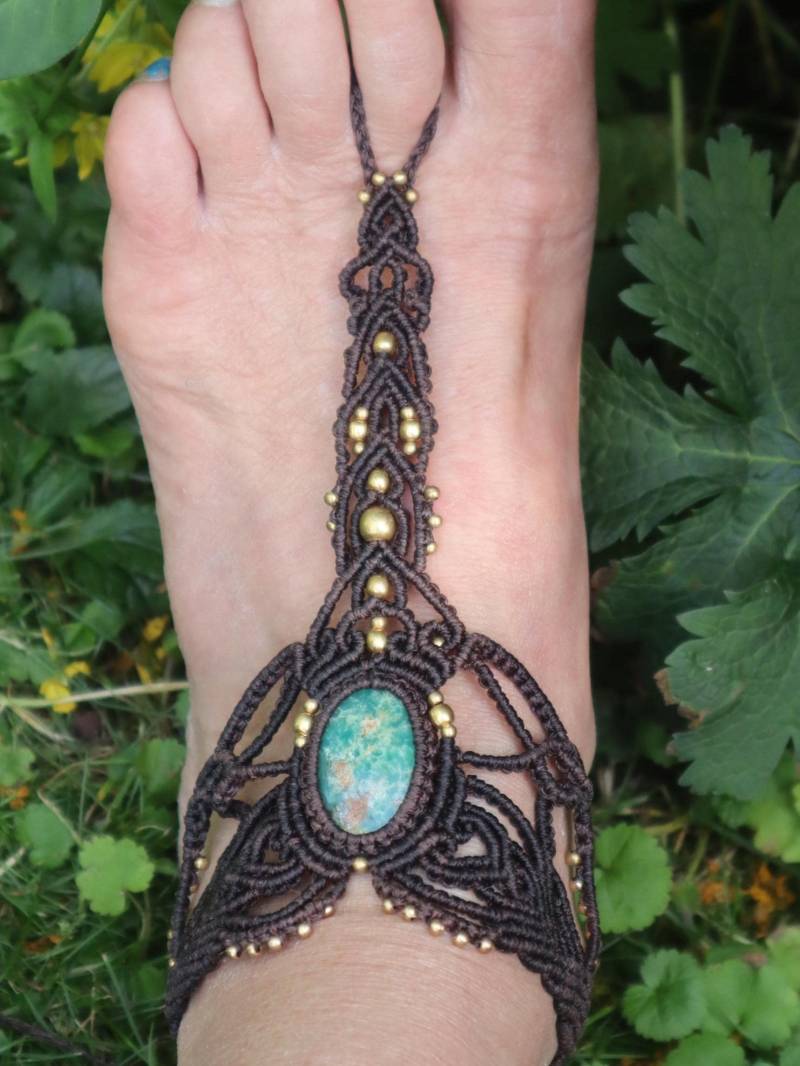 Makramee Fuß Collier Mit Chrysocoll, Braun, Barfußsandale, Macramee Schmuck , Fußkette Elfen, Goa von Vishaad143