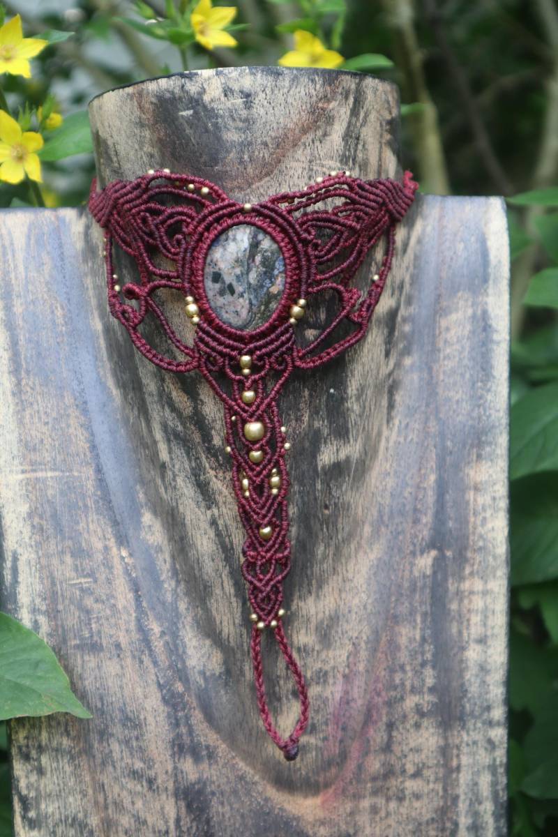 Makramee Fuß Collier Mit Jaspis, Bordeaux, Barfußsandale, Macramee Schmuck , Fußkette Elfen, Goa von Vishaad143