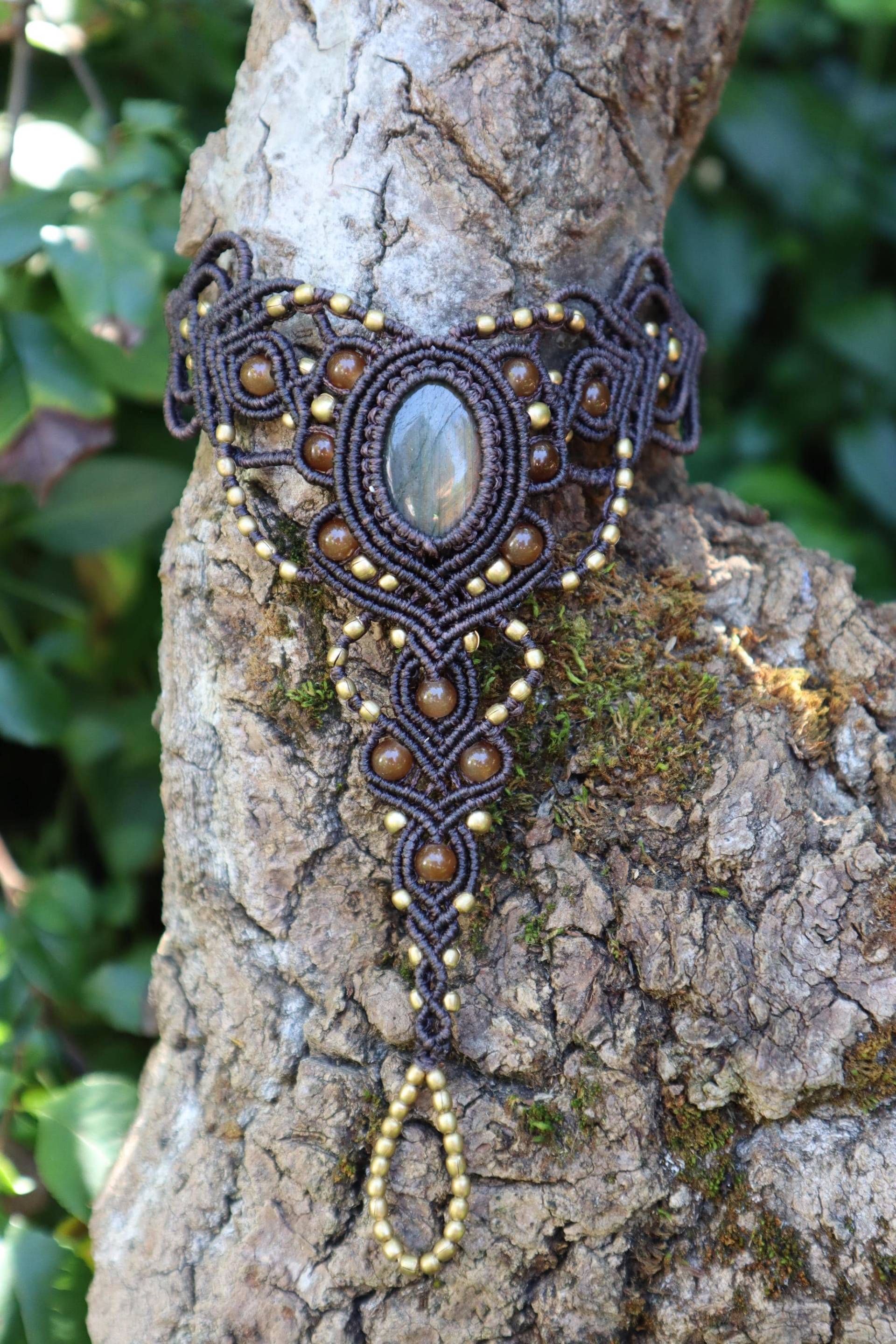 Makramee Hand Oder Fuß Collier Mit Labradorit, Braun, Barfußsandale, Macramee Schmuck , Fußkette Handcollier von Vishaad143