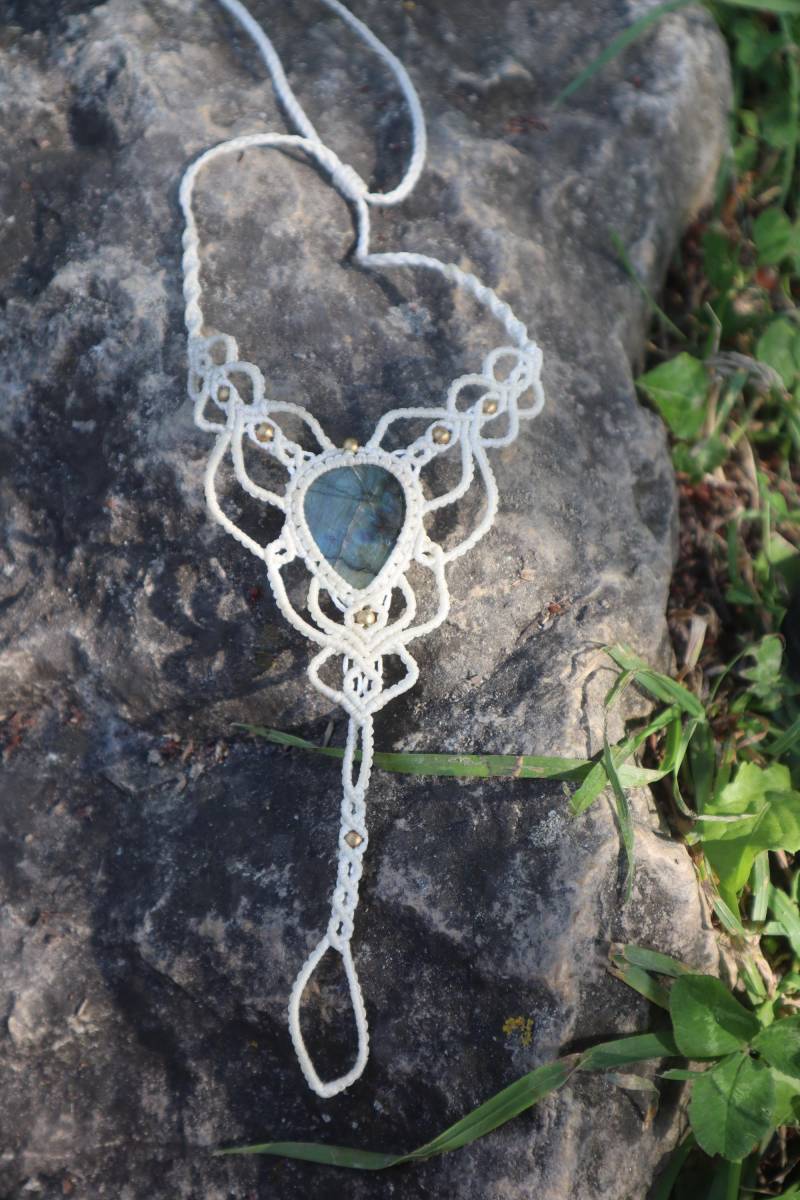Naturweißes Makramee Fuß Collier Mit Labradorit, Barfußsandale, Macramee Schmuck , Fußkette Elfen, Goa von Vishaad143