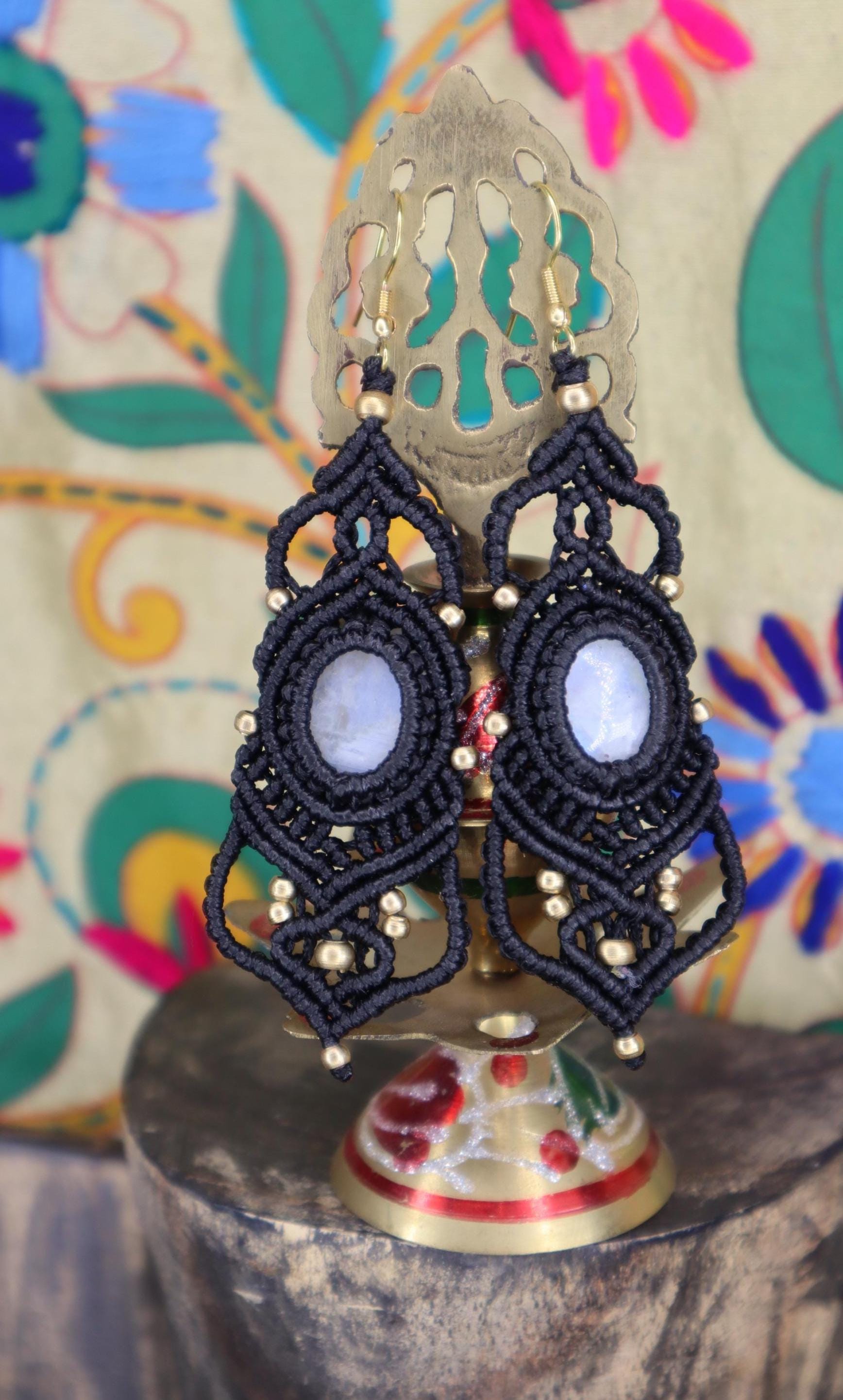 Ohrringe Aus Macramee Mit Labradorit Oder Mondstein, Makramee Ohrschmuck, Feen, Fantasie, Hippie, Bohemian, Festival, Psychedelic von Vishaad143