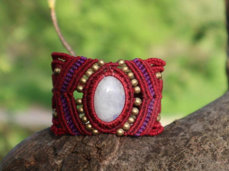 Rotes Armband Aus Handgeknüpftem Macramee Mit Mondstein, Makramearmband, Schutzstein, Chakra, Zauber, Goa , Boheme, Elfen von Vishaad143