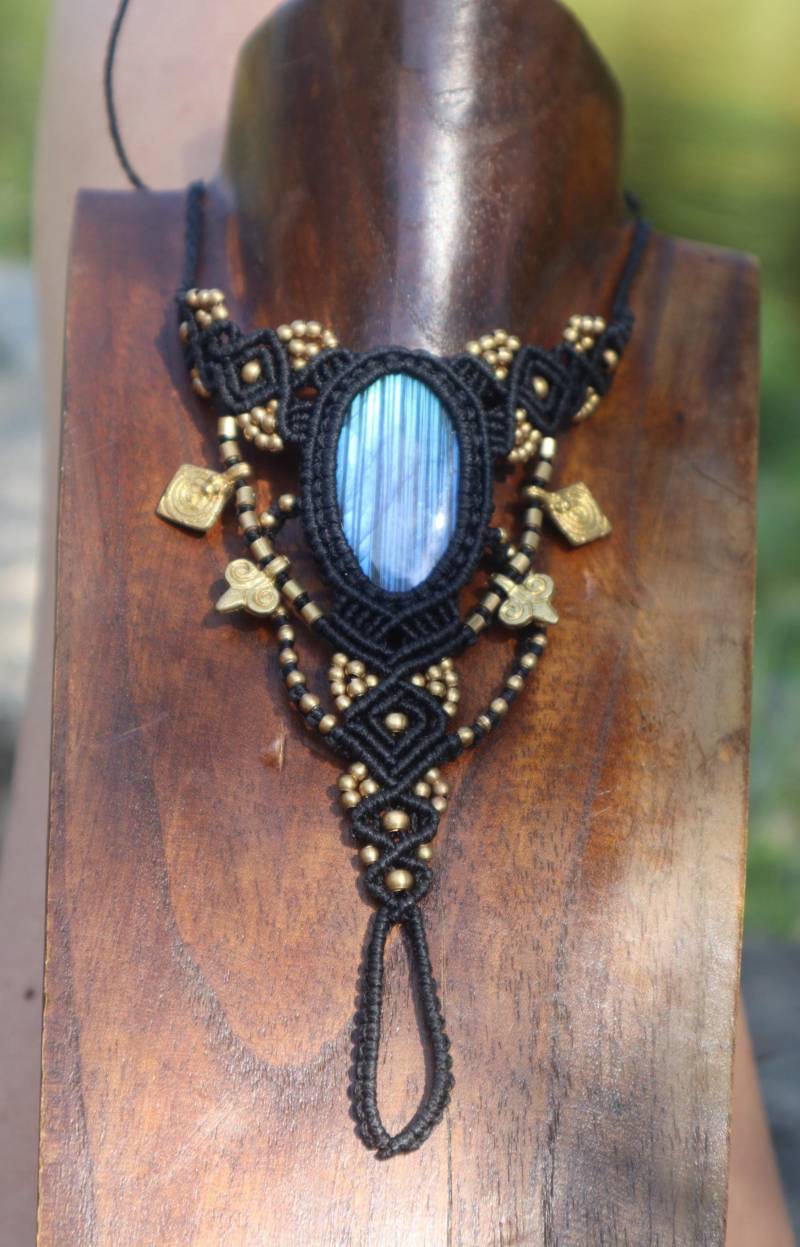 Schwarzes Makramee Hand Und Fuß Collier Mit Labradorit, Barfußsandale, Macramee Schmuck , Fußkette Elfen, Goa von Vishaad143