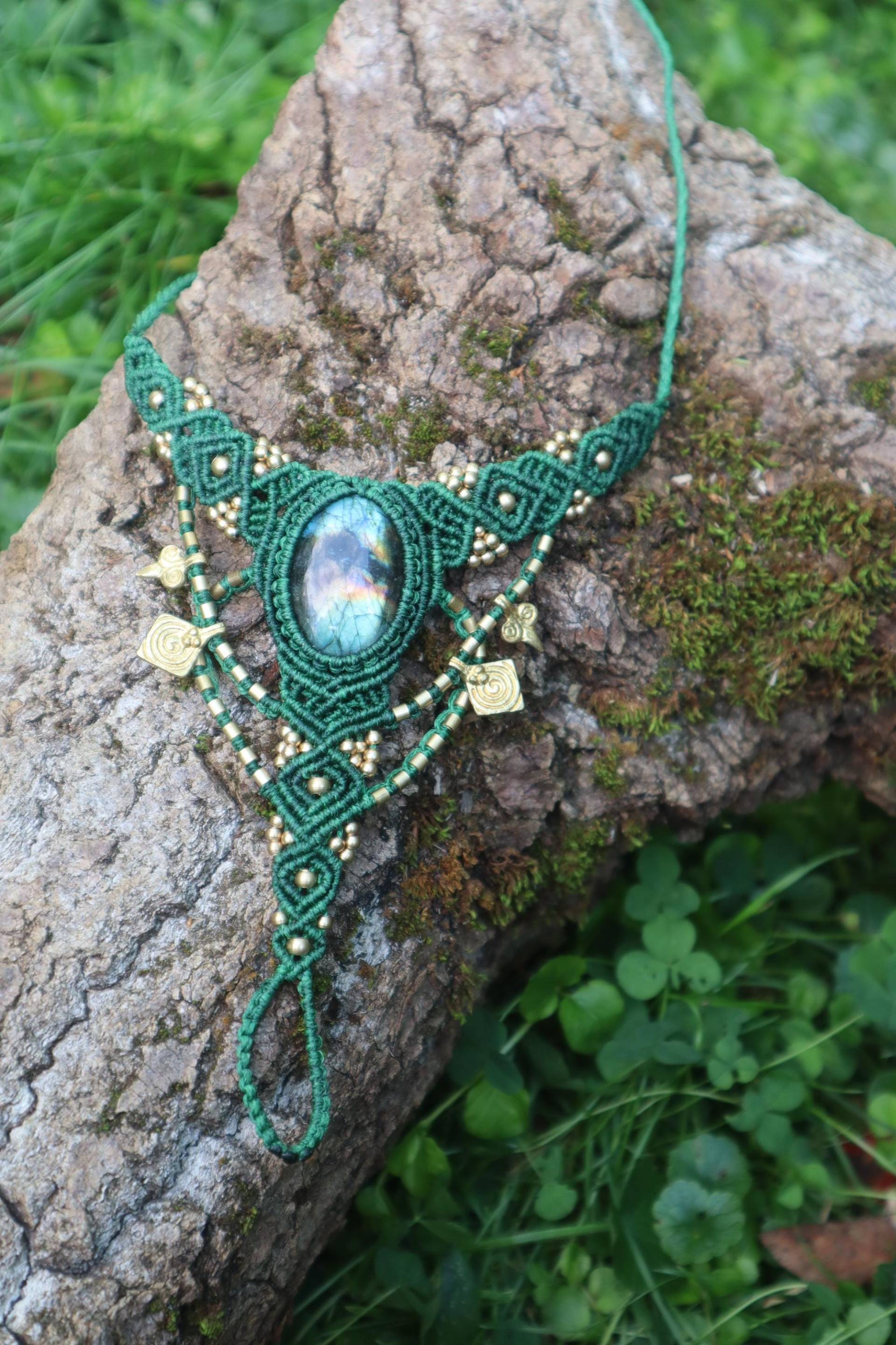 Violet Macrame Foot Necklace With Labradorite, Barefoot Sandal, Jewelry, Anklet, Elves, Goa von Vishaad143