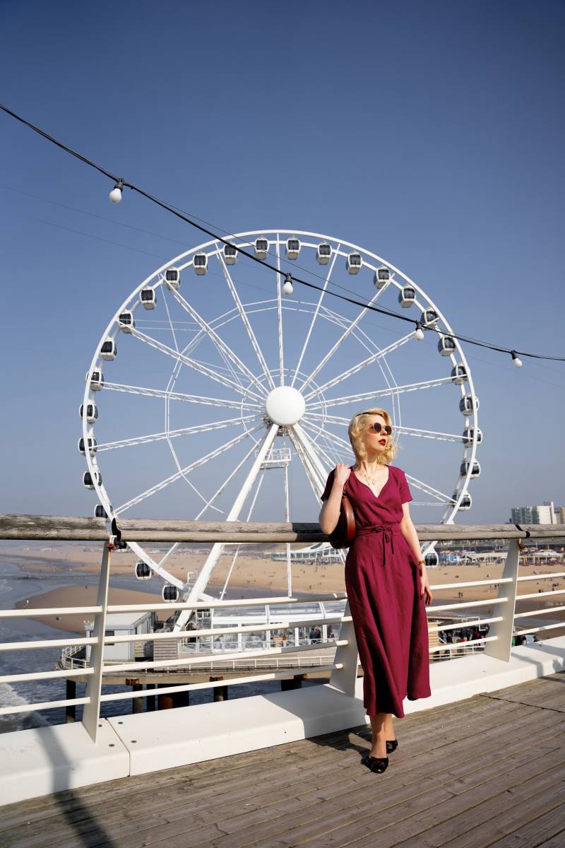 Burgunderrotes Wickelkleid Aus Leinen-Imitat - Midi-Länge Mit Bindegürtel Und Taschen von VisibleArt