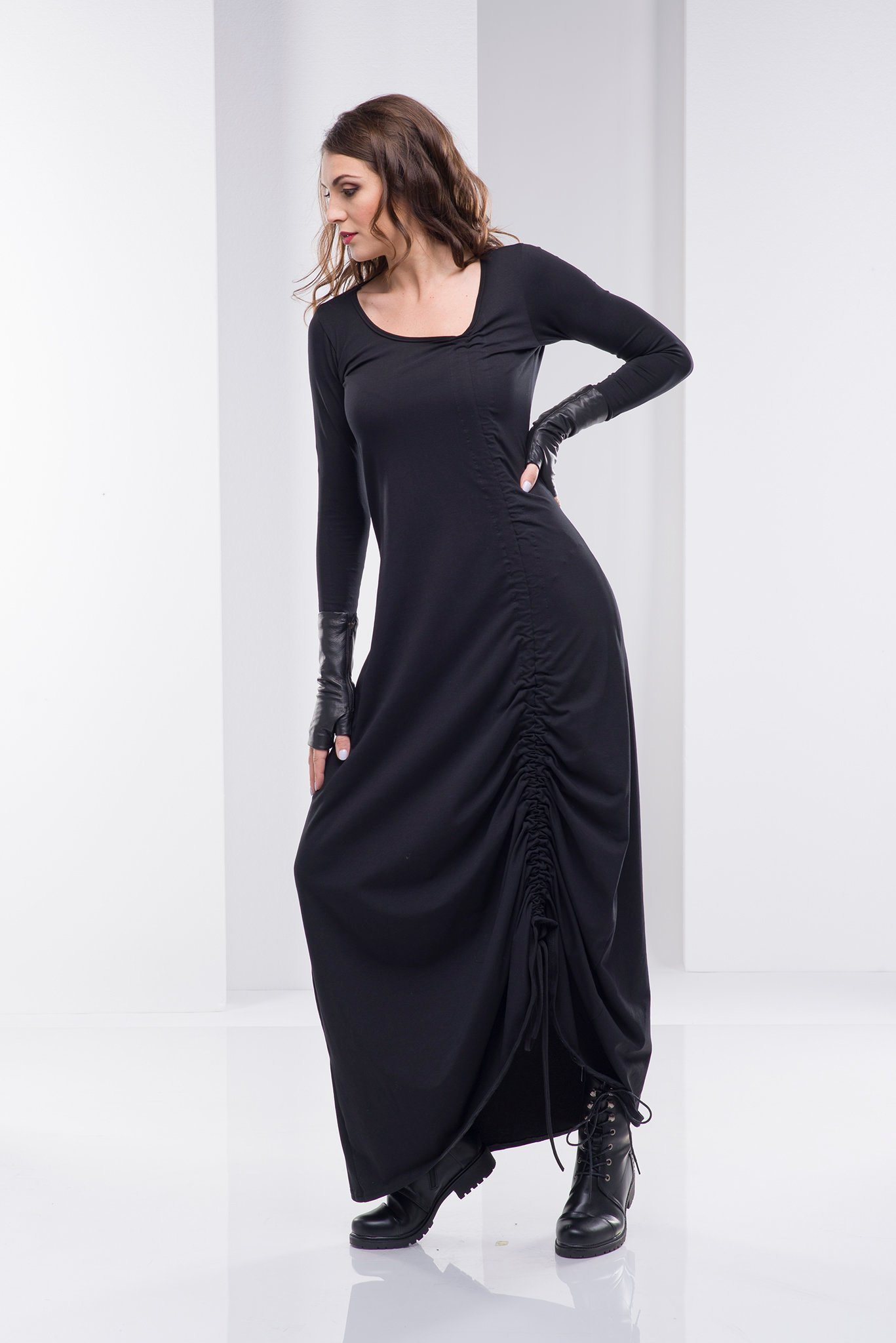 Frauen Schwarzes Kleid, Langes Plus Größe Gothic, Gothic Maxi Steampunk Oversize Damenbekleidung von VisibleArt