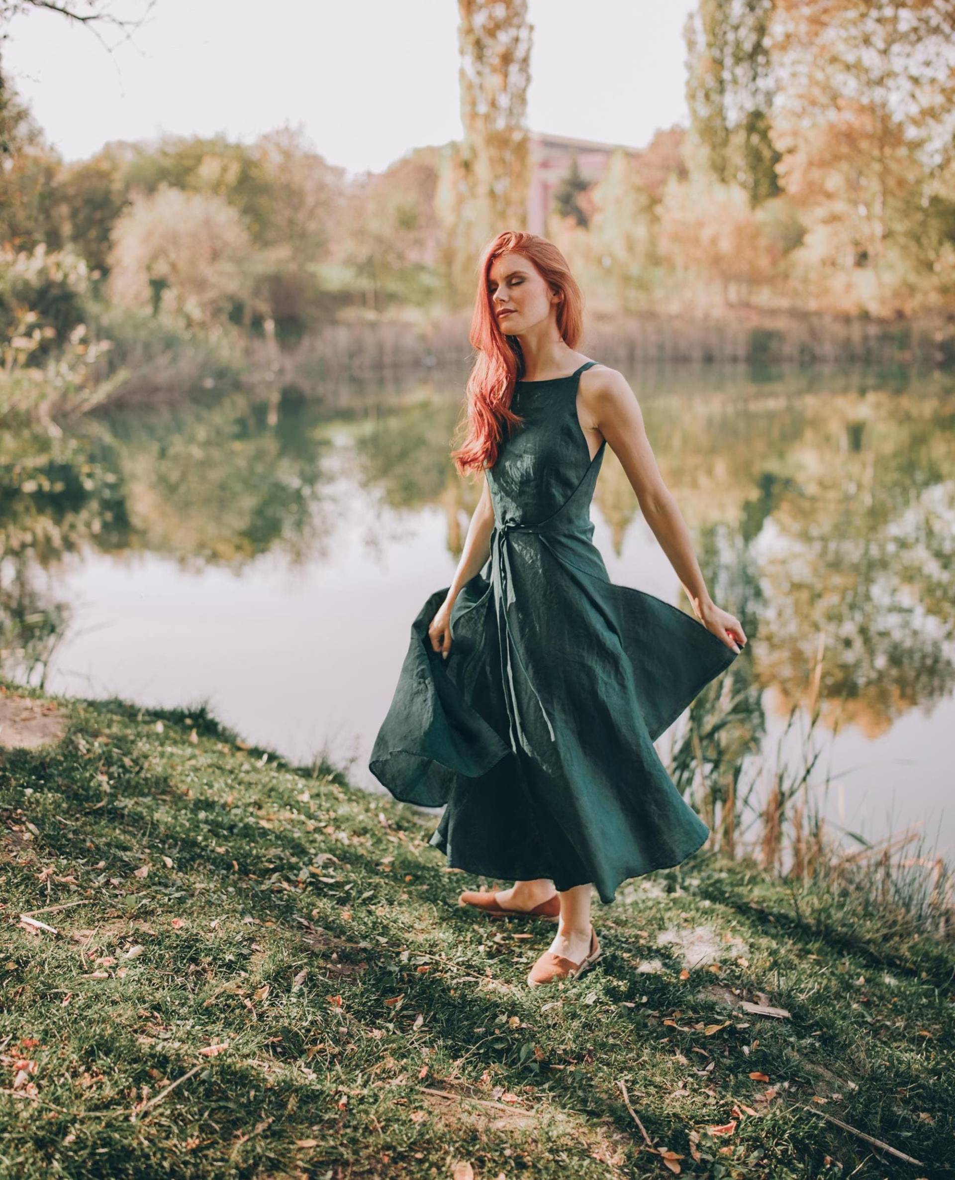 Handgefertigtes Doppel-Wrap-Leinenkleid Stilvolle Sommerkleidung von VisibleArt