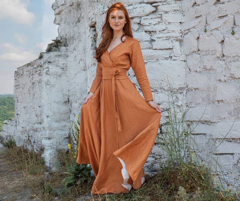 Schweres Leinen Maxikleid, Langarm Herbst Winterkleid, Faux Wrap Style von VisibleArt